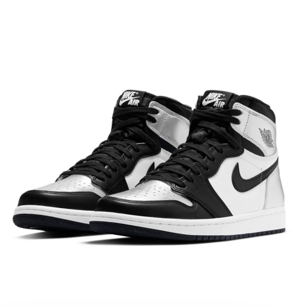 Nike Black and White Women's Sneakers